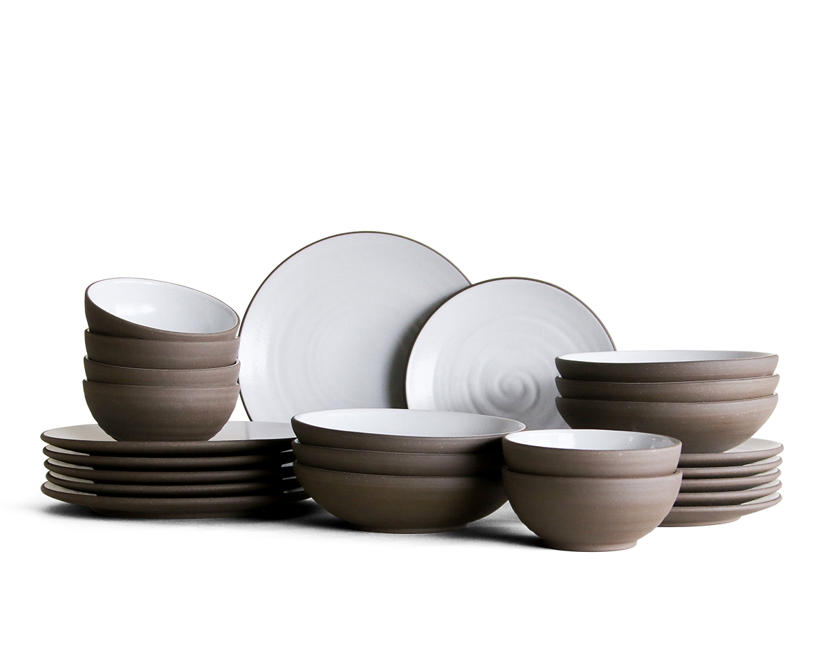 The Coupe Place Setting Bundle (Dark Brown/ White)